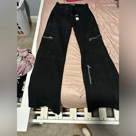 6 pairs of fashion nova jeans never worn with the tags still on. - Picture 6 of 6